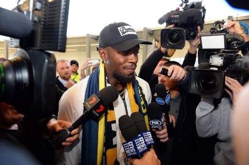 Bolt arrives in Australia on football quest